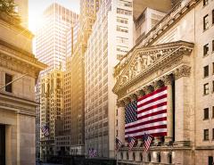 Летний отскок на американских фондовых биржах вызывает веру в профит среди инвесторов