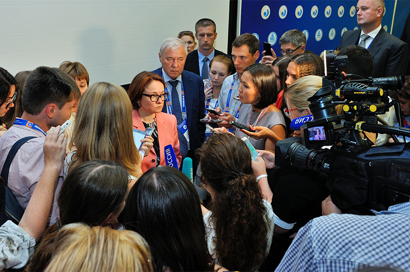 Сочи. Отель Radisson Blu Paradise Resort & Spa. XIV Международный банковский форум Банки России XXI век. Эльвира Набиуллина и Анатолий Аксаков. СМИ. Комментарии. Пресс-подход