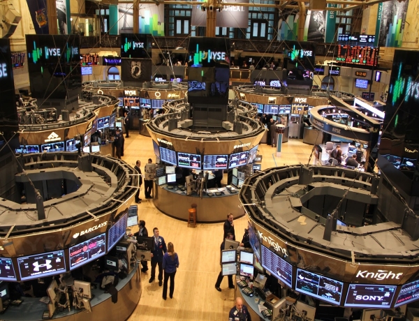 Нью-Йоркская фондовая биржа открывает торговые залы – Публикации –  Finversia (Финверсия)