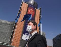 ЕС готов потратить почти 3 млрд долларов на закупку вакцин от Covid-19