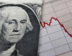 Хедж-фонды шортят доллар впервые за два года