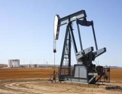 Страны ОПЕК+ договорились увеличить добычу нефти с 2021 года