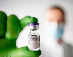 Британский регулятор предостерег страдающих аллергией от использования вакцины Pfizer-BioNTech