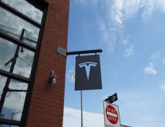 Инвестор Майкл Бьюрри делает ставку против Tesla