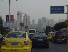 Продажи автомобилей в Китае снижаются четвертый месяц подряд