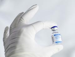 FDA одобрило бустерные вакцины от Moderna и Pfizer против Covid-19 для всех категорий взрослого населения в США