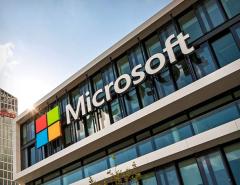 Microsoft снижает прогнозы по выручке и прибыли из-за сильного доллара