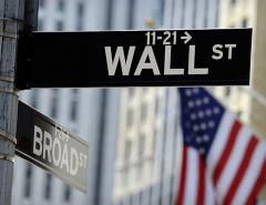 Инвесторы уходят в «защиту», поскольку рынок снова катится вниз