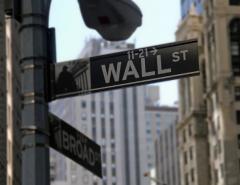В прошлом году средний размер бонусов сотрудников Уолл-стрит упал на четверть