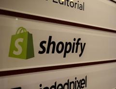 Сокращение числа сотрудников и неожиданная прибыль резко подняли стоимость акций Shopify