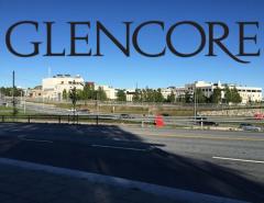 Glencore придерживается стратегии приобретений, поскольку прибыль компании уменьшилась вдвое