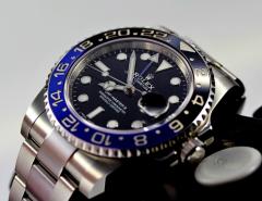 Акции Watches of Switzerland потеряли четверть стоимости на фоне покупки Rolex ритейлера Bucherer