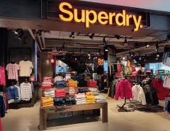 Superdry ожидает небольшого роста выручки после сообщения о годовых убытках