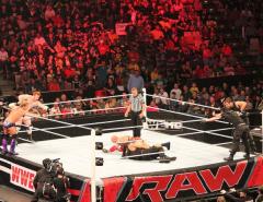 Netflix купил права на прямые трансляции WWE Raw за $5 млрд