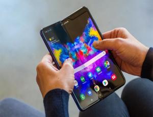 Samsung выпускает инновационный складной смартфон Galaxy Fold