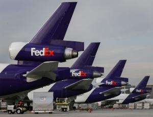 FedEx сократила годовой прогноз прибыли