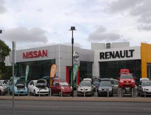 Renault опроверг разрыв альянса с Nissan