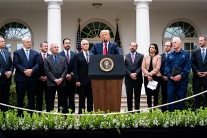 Дональд Трамп объявил режим чрезвычайной ситуации вследствие распространения эпидемии коронавируса в стране