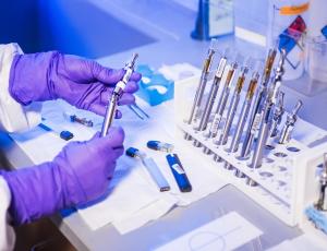 Moderna и Pfizer лидируют в гонке по разработке вакцины от Covid-19