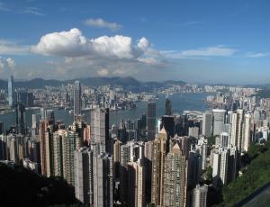 Инвесторы переводят китайские активы с Уолл-стрит в Гонконг