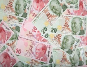 Неожиданное увольнение главы ЦБ Турции обрушило курс лиры