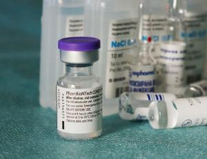 Pfizer рассчитывает выручить $54 млрд от продажи вакцин и таблеток против Covid-19 в 2022 году