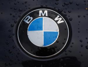 Чистая прибыль BMW в первом полугодии выросла почти в 1,7 раза