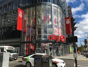 Target планирует нанять 100 000 сотрудников в преддверии праздничного сезона