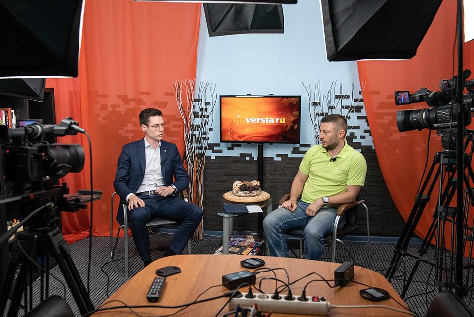 (слева направо)  Максим Федоров, вице-президент компании QBF; Павел Самиев, генеральный директор аналитического агентства "БизнесДром"
